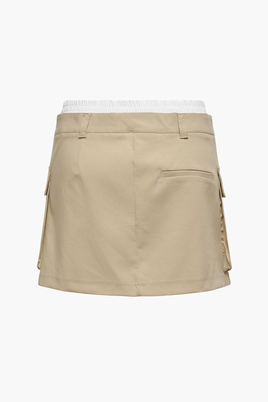 Beige korte rok van ONLY®, met riemlussen en een achterzak.