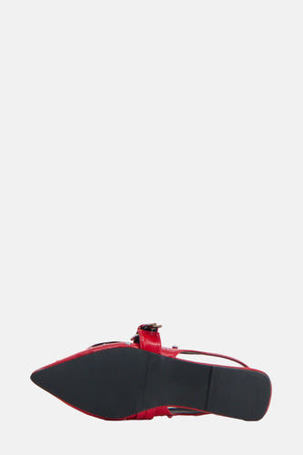 Ballerines rouges de ONLY, avec un nez pointu et des lacets avec des pinces.