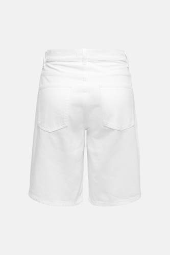 Witte short van ONLY® met twee achterzakken, in achteraanzicht.