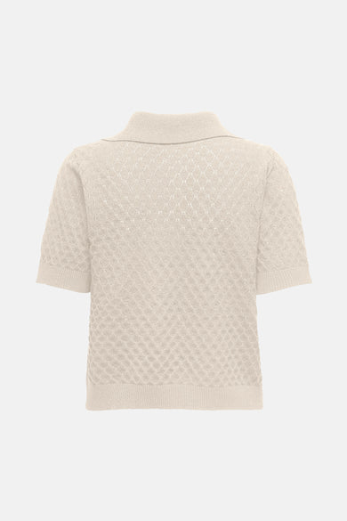 Polo écru à manches courtes de ONLY, avec un motif rayé tricoté ouvert et un col classique.