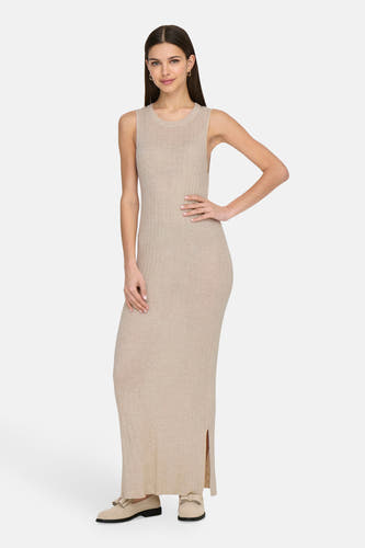 Mouloze ecru kleedje van ONLY, met een ribgebreide textuur en een zijsplit.

Mouleuse chemise écru de ONLY, avec une texture côtelée et un col it.