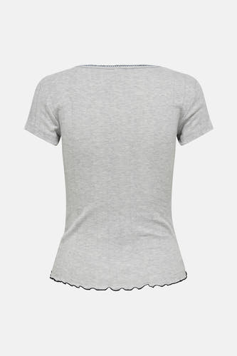 T-shirt gris à manches courtes de ONLY, avec bord-côte et une encolure ondulée.
