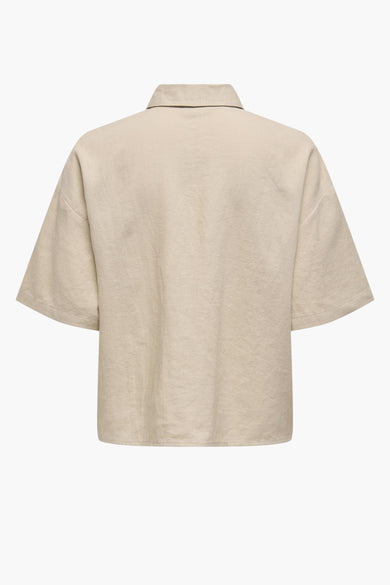 Chemise écru à manches courtes de JDY, vue de l'arrière.