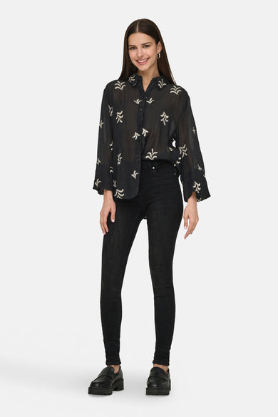 Chemise noire à longues manches de JDY, avec un motif de palmier.