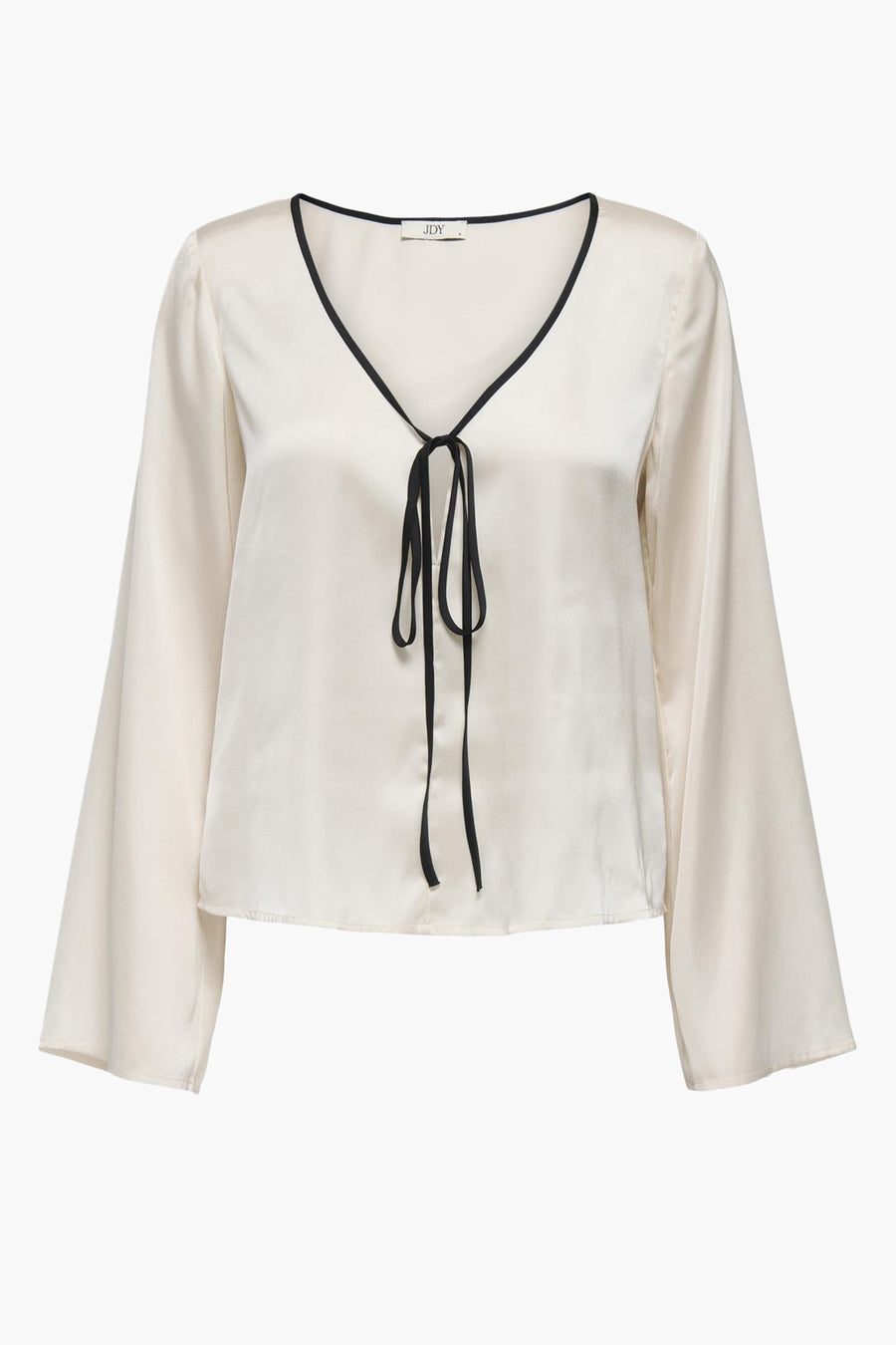 Blouse blanche à longues manches de JDY, terminée avec un col et une ceinture noirs.