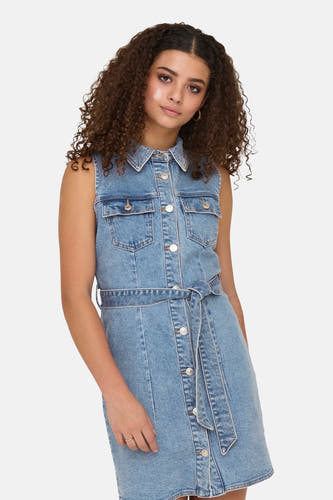 Pantalon en denim sans manches bleu clair d'ONLY, avec fermeture à boutons et ceinture.