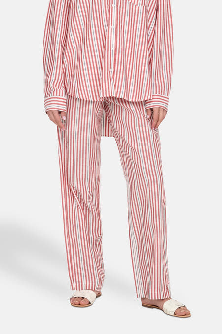 Pantalon rouge ONLY avec des rayures verticales et une coupe décontractée.