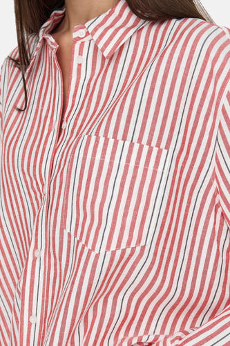 Chemise à carreaux rouge avec longues manches de ONLY, avec poche poitrine et boutons.