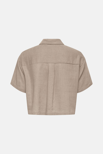 Chemise beige à manches courtes de ONLY, vue de derrière, avec une légère texture lin.