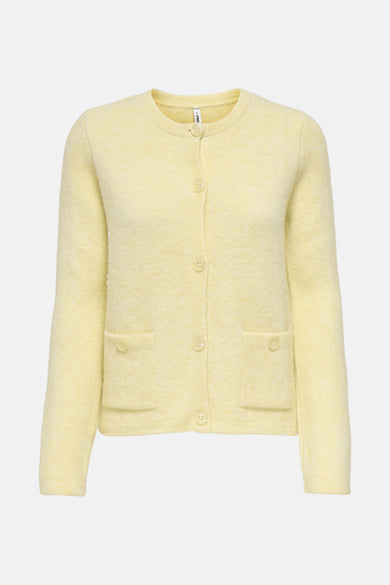 Cardigan jaune d'ONLY, avec des manches longues et une douce texture.