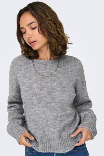 Sweat gris à col rond de ONLY, avec une chaîne argentée et une texture finement tricotée.