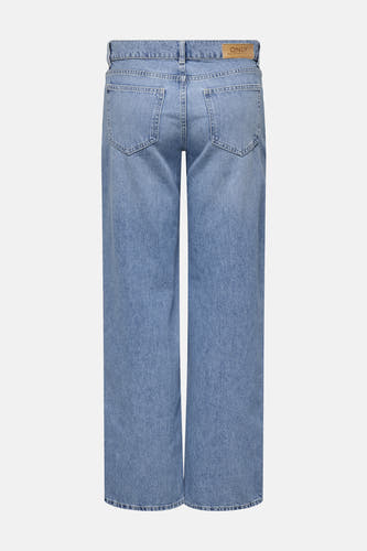 Jean bleu clair et large de ONLY, avec des poches arrière et une étiquette en cuir marron.