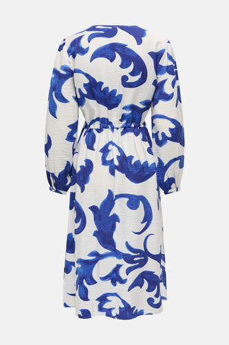 Robe bleue à longues manches de JDY, avec un motif blanc et une taille cintrée.