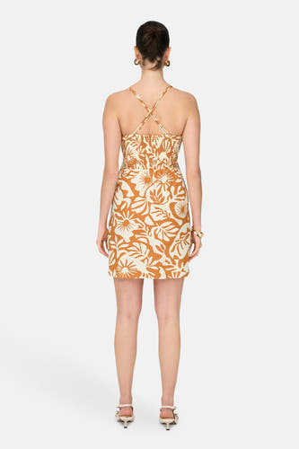 Robe sans manches orange ONLY, avec un motif de fleurs brun et blanc et des bandes croisées sur le dos.