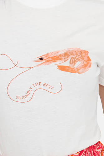 T-shirt blanc d'ONLY, avec des manches courtes et un imprimé d'une crevette avec du texte.