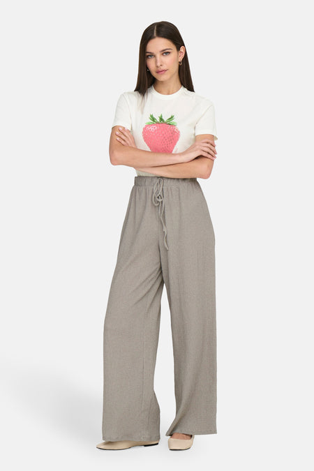 Pantalon beige de ONLY, avec cordon et jambes larges.