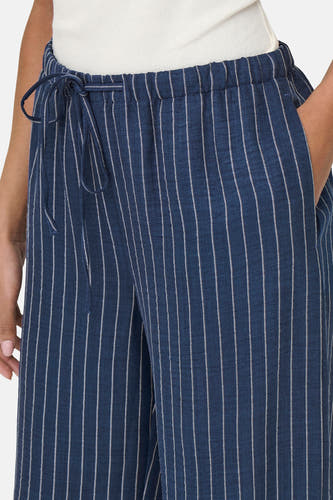 Pantalon bleu à rayures craie de JDY, doté d'un cordon de serrage et de poches.