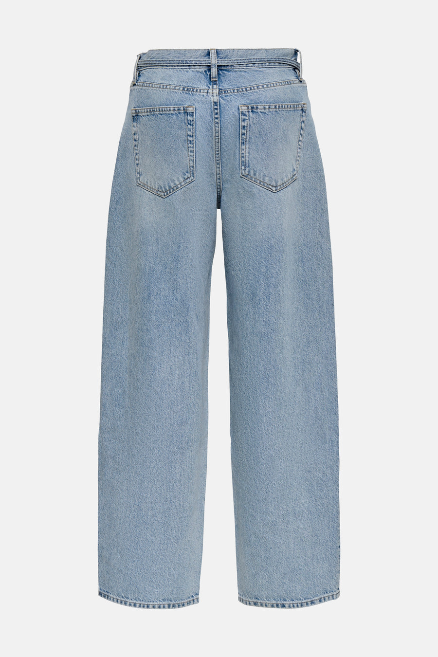 Jean droit bleu clair d'ONLY, avec deux poches arrière et une légère usure.