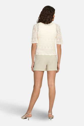 Pull écru à col rond de JDY, avec motif ajouré et manches courtes, vu de dos.