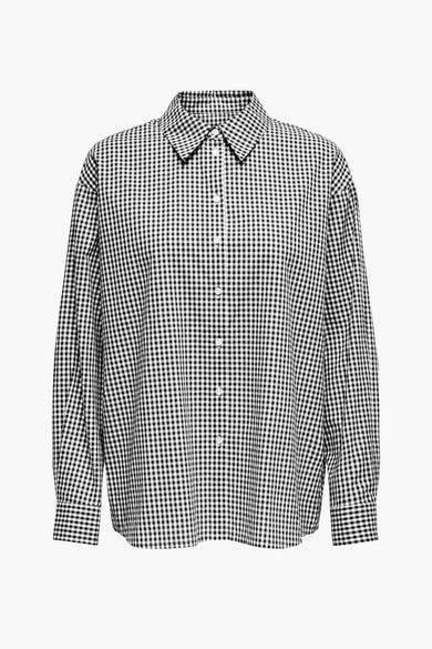 Chemise noire à manches longues de ONLY, avec un motif de damier rayé et une partie arrière droite.