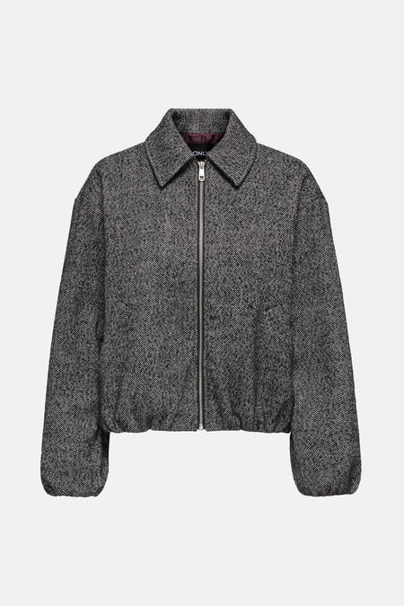 Manteau court gris d'ONLY avec un motif à carreaux et une ceinture élastique, vu de derrière.