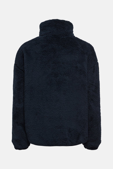 Manteau court bleu d'ONLY, avec texture en fourrure de teddy et col haut.