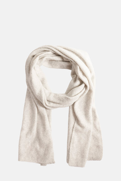 Chapeau d'été gris ONLY, enroulé en spirale avec une texture et un coin lâche au sommet.