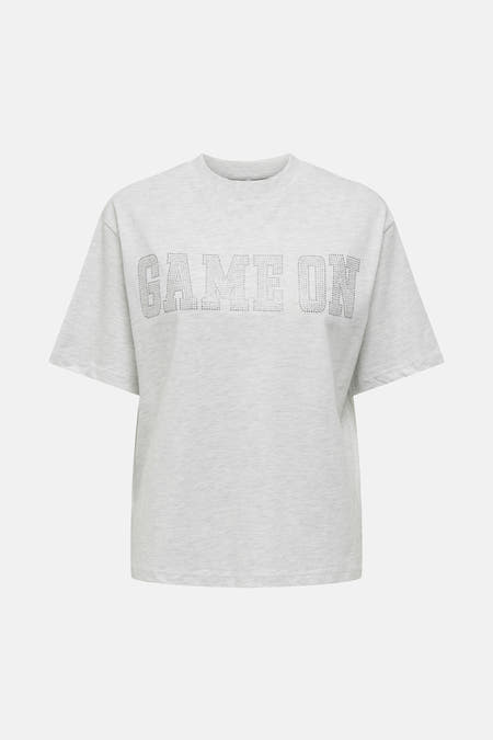 T-shirt gris à manches courtes de ONLY, avec des strass "GAME ON" sur l'avant.