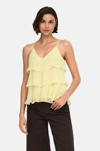 Gele mouwloze blouse met ruches van ONLY®, V-hals, lichte stof, front view, model draagt donkere broek