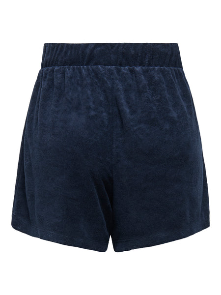 Short bleu d'ONLY avec une ceinture élastique et une texture de tissu douce, dos visible.