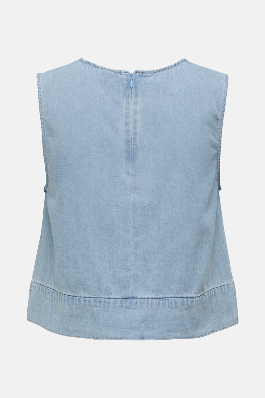 Lichtblauw denim hemdje, achterkant, mouwloos.