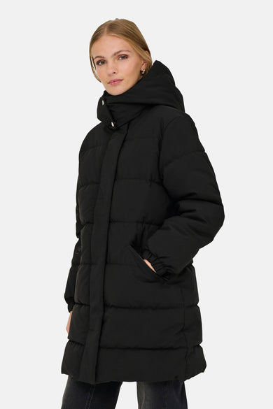 Manteau long noir JDY avec capuchon et poches.