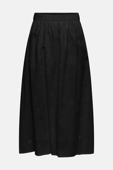 Robe longue noire de JDY, avec des motifs floraux brodés et une ceinture élastique.