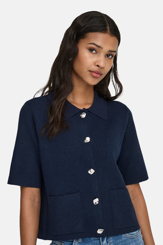 Gilet bleu de JDY, avec boutons argentés et manches courtes.