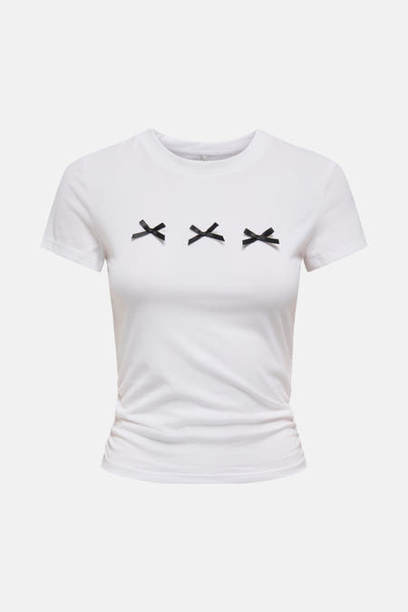 T-shirt blanc à manches courtes d'ONLY, avec des détails pliés sur l'arrière.