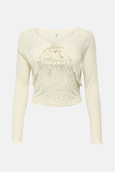 T-shirt écru à manches longues de ONLY, avec des détails sur les bords et un col en vagues.