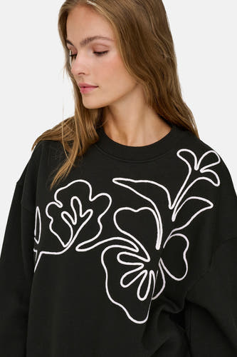 Gilet noir de JDY, avec une impression de fleurs blanches et un col rond.