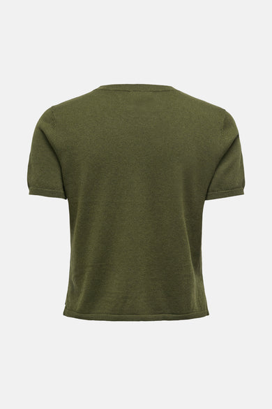 Groene pull van JDY, gezien van de achterkant, met korte mouwen en een fijn gebreide textuur.
