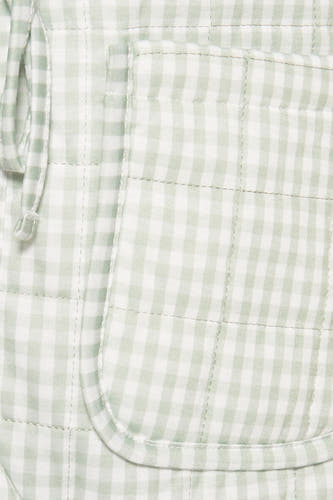 Veste verte de ONLY, avec un motif à carreaux et un détail d'une poche et d'un cordon.