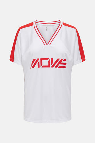 T-shirt blanc à manches courtes d'ONLY, avec des rayures rouges sur les épaules et autour du col.