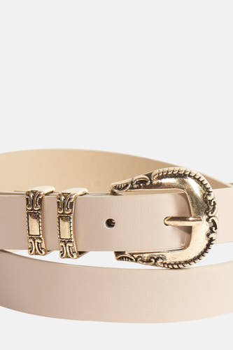 Ceinture beige ONLY, avec une boucle dorée et des glands décoratifs.