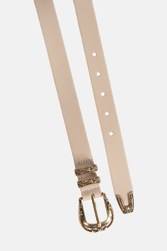 Ceinture beige ONLY, avec une boucle décorative dorée et des détails métalliques.