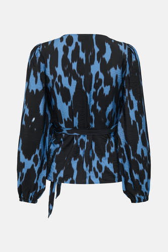 Blouse bleue à longues manches de JDY, avec un motif abstrait noir et une ceinture élastique.
