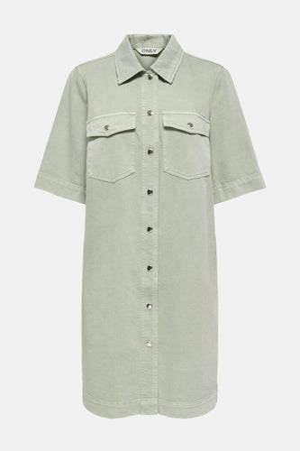 Groene denim jurk met korte mouwen en knopen.