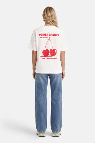 T-shirt blanc à manches courtes de JDY, avec un imprimé cerises rouges au dos.