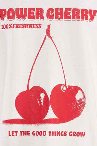 T-shirt blanc à manches courtes de JDY, avec un imprimé rouge 'Power Cherry' et des cerises.