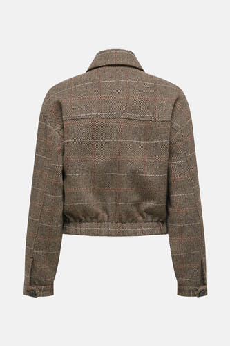 Manteau court brun d'ONLY, avec un motif à carreaux de vichy et des manches longues, vu de dos.
