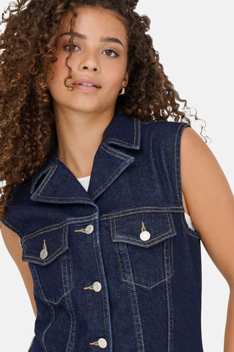 Jean denim bleu marine sans manches d'ONLY, avec fermeture à boutons et poches brodées.
