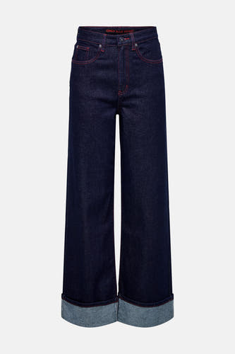Jean délavé bleu marine de ONLY BLUE DENIM, avec des surpiqures rouges et des poches repliées.