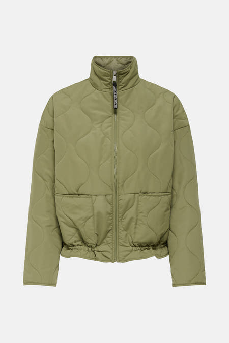 Manteau court vert de JDY, avec un motif à carreaux brodé et un col haut, vu de l'arrière.